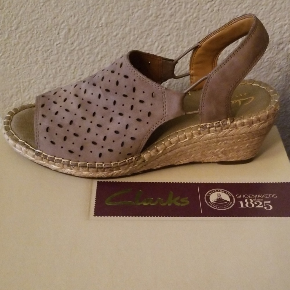 Clarks wedge sandal, size: 6.5, color: sage